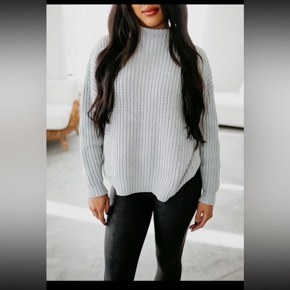 Lily & Lottie Sweaters - Lily And Lottie Amherst Sweater Size XS/S Heather Gray Funnel Neck Relaxed